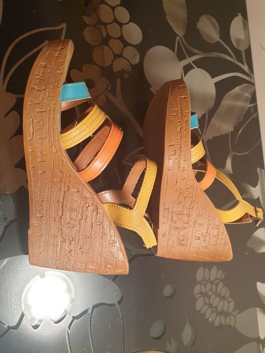 Sandały na koturnie Graceland r.38