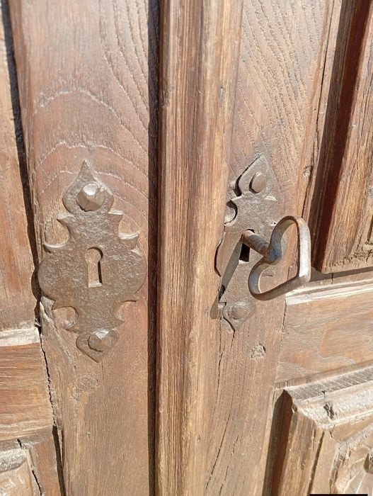 Móvel rústico em madeira