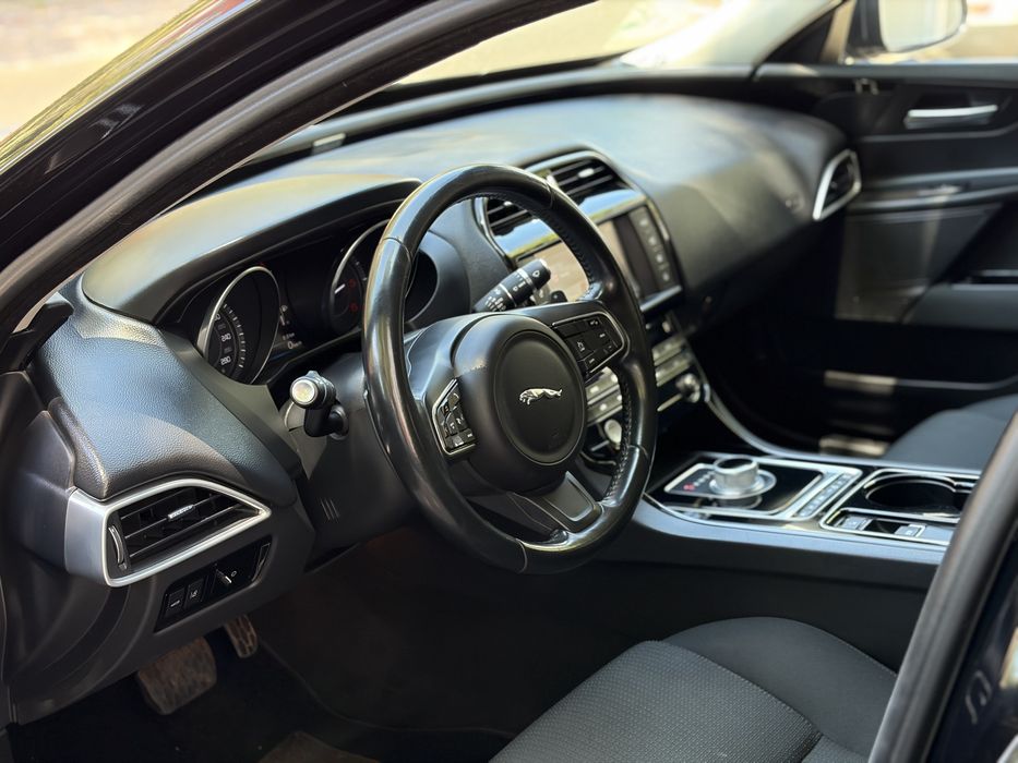 Jaguar XE 2.0 Diesel Automático | 163 cv | Apenas 115.000 km