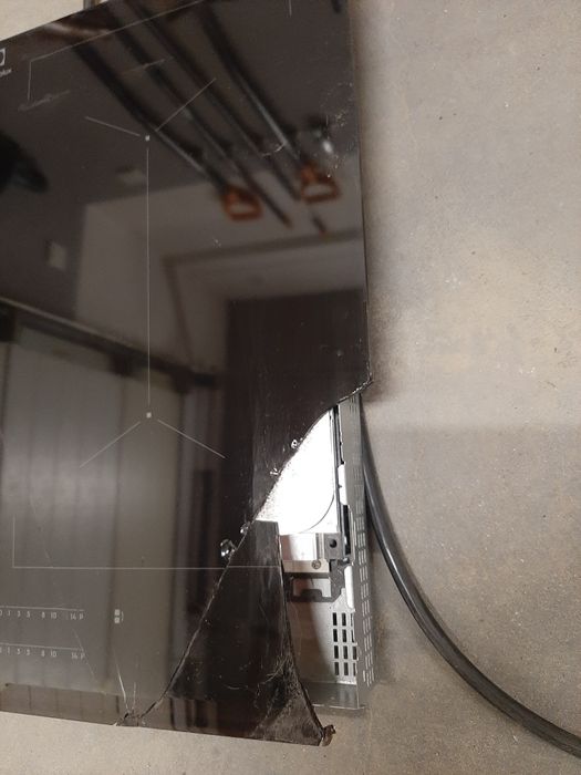 Płyta indukcyjna Electrolux EIV644. Uszkodzone szkło.