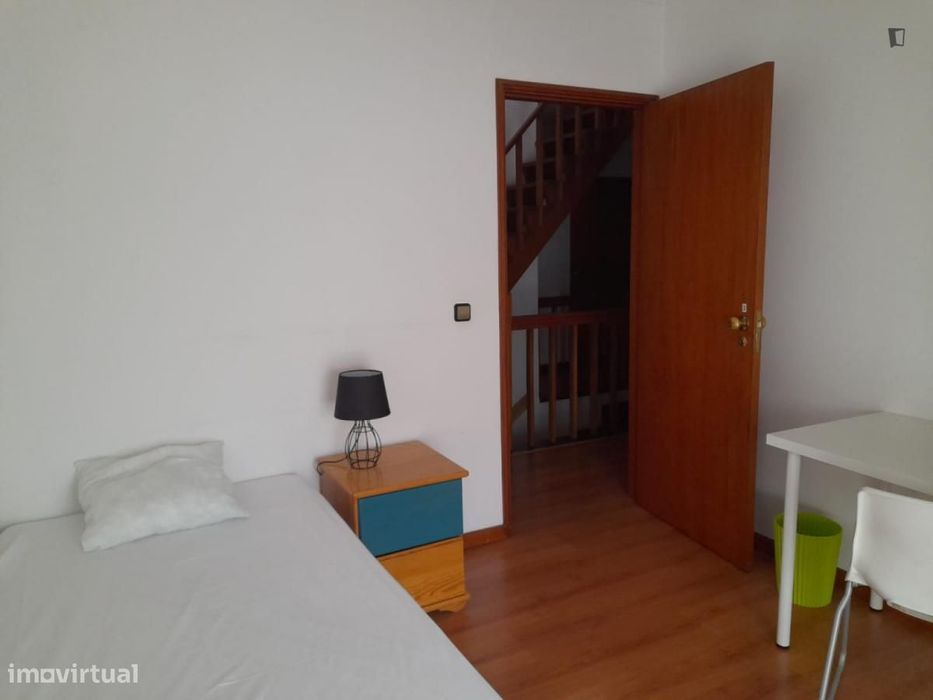 Quarto - localizado em Guimaraes