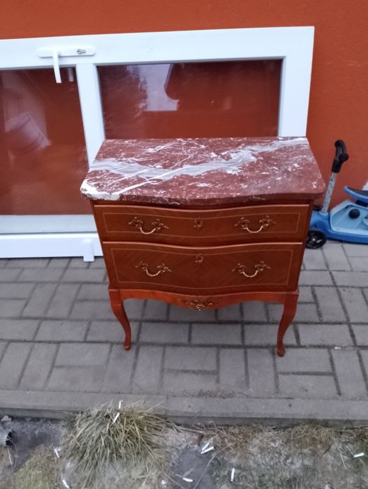 Piękna szafeczka do przedpokoju