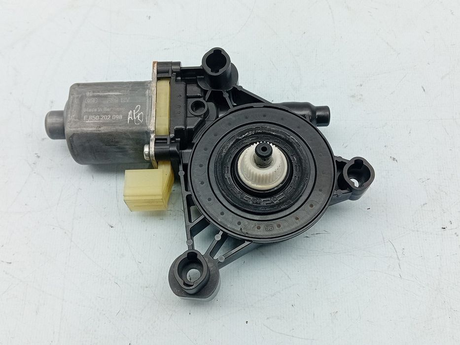 Motor vidro trás direito VOLKSWAGEN Tiguan (AD1, AX1)