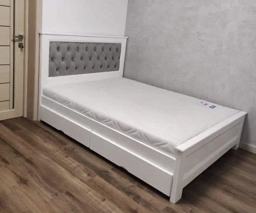 Ліжко з дерева з шухлядами