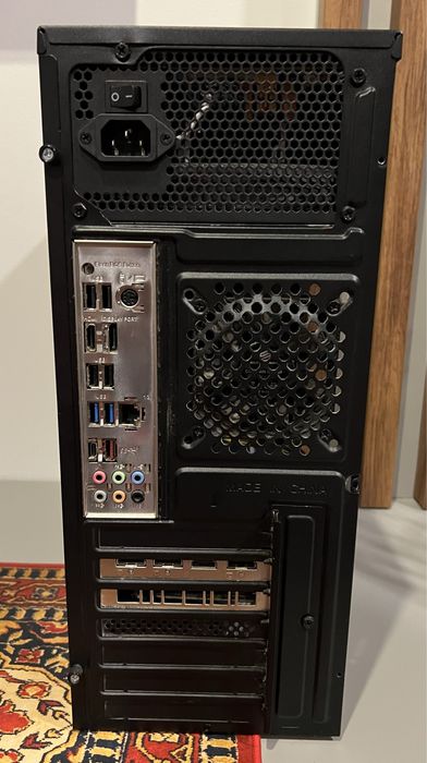 Komputer stacjonarny AMD Ryzen 5 / 16GB / 512 SSD