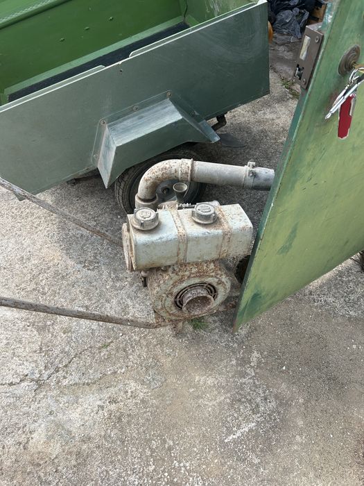 Reboque de carga + motor de rega