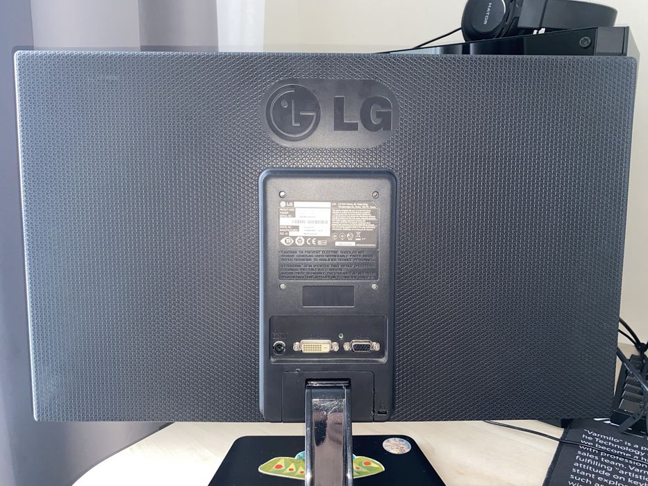 Монітор LG Flatron E2242T-BN 21.5" FullHD TN+film