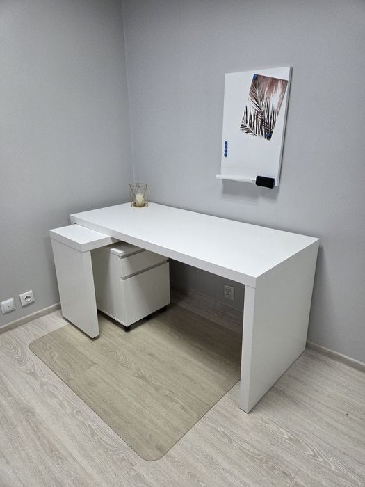 Biurko Ikea Malm z ruchomym panelem bocznym (z  dodatkami wg opisu)