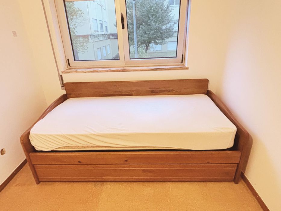 Conjunto de quarto em pinho maciço