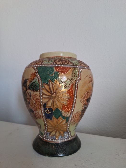Vaso Satsuma Japão Vintage 18cm Samurais Guerreiros Dourado