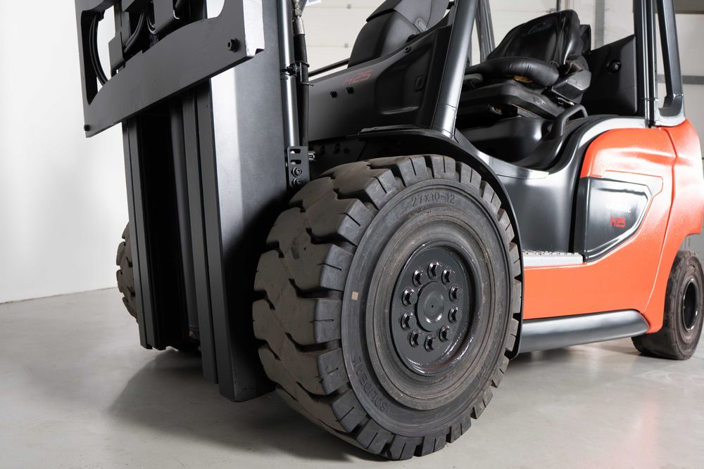 Empilhador a diesel Linde H25D-01 usado - 2500 kg