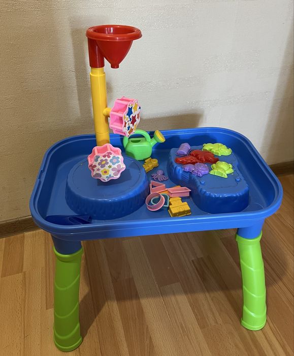 Дитячий столик для пісочниці