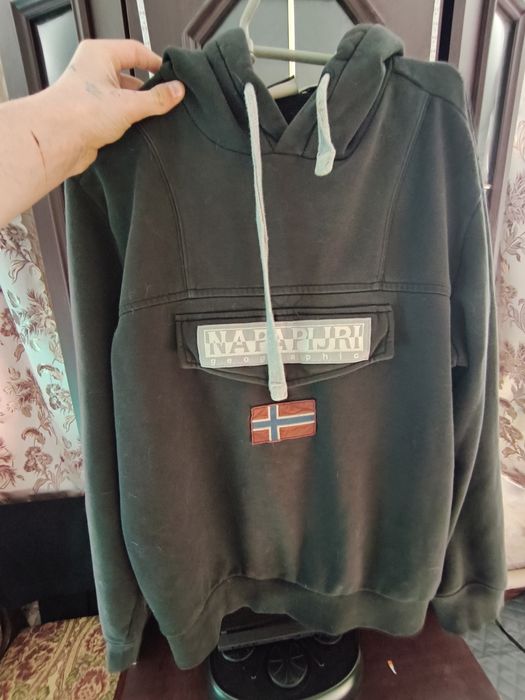 Худи Napapijri есть небольшой нюанс размер L