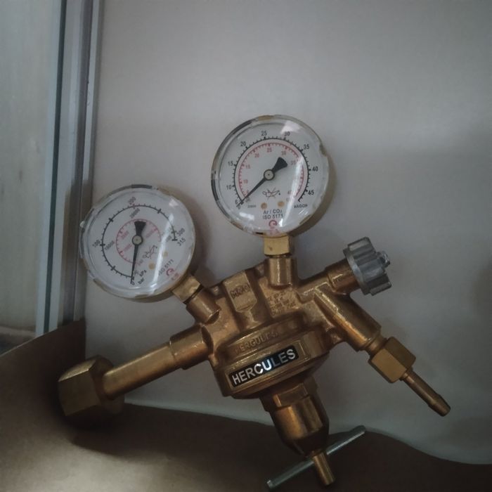 Кисень, Аргон, Азот, Вуглекислота,та газові суміші в балонах.