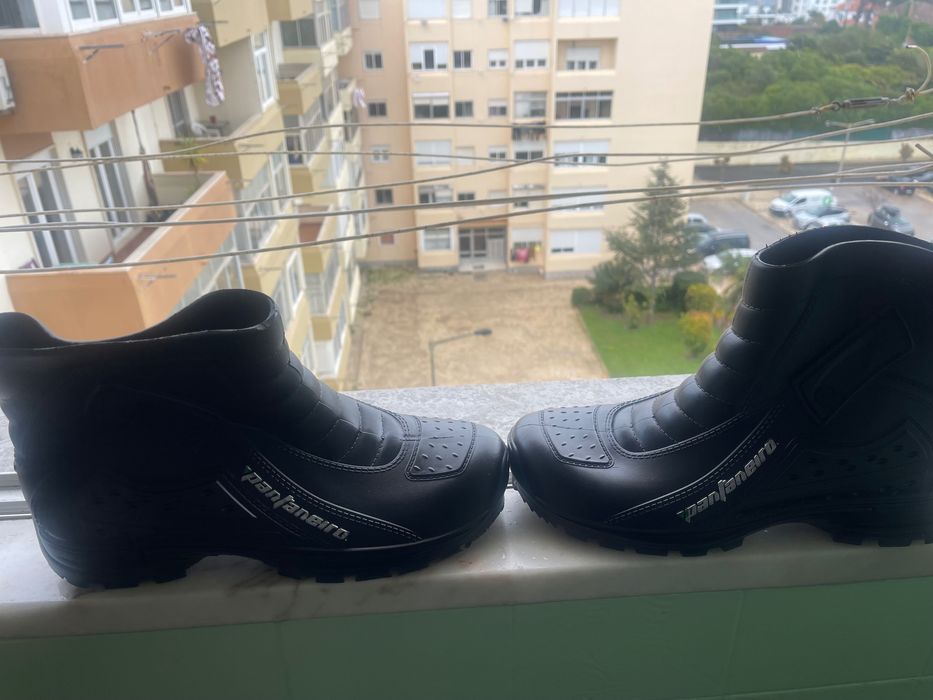 Capa de chuva e Galochas