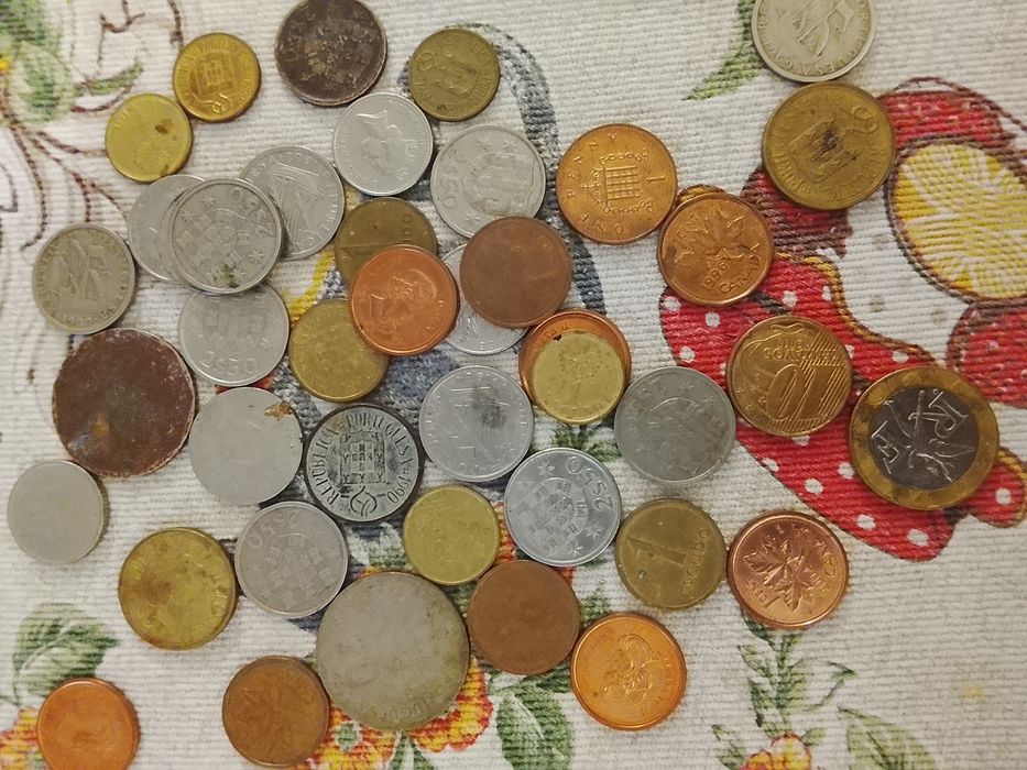 Várias moedas de coleção