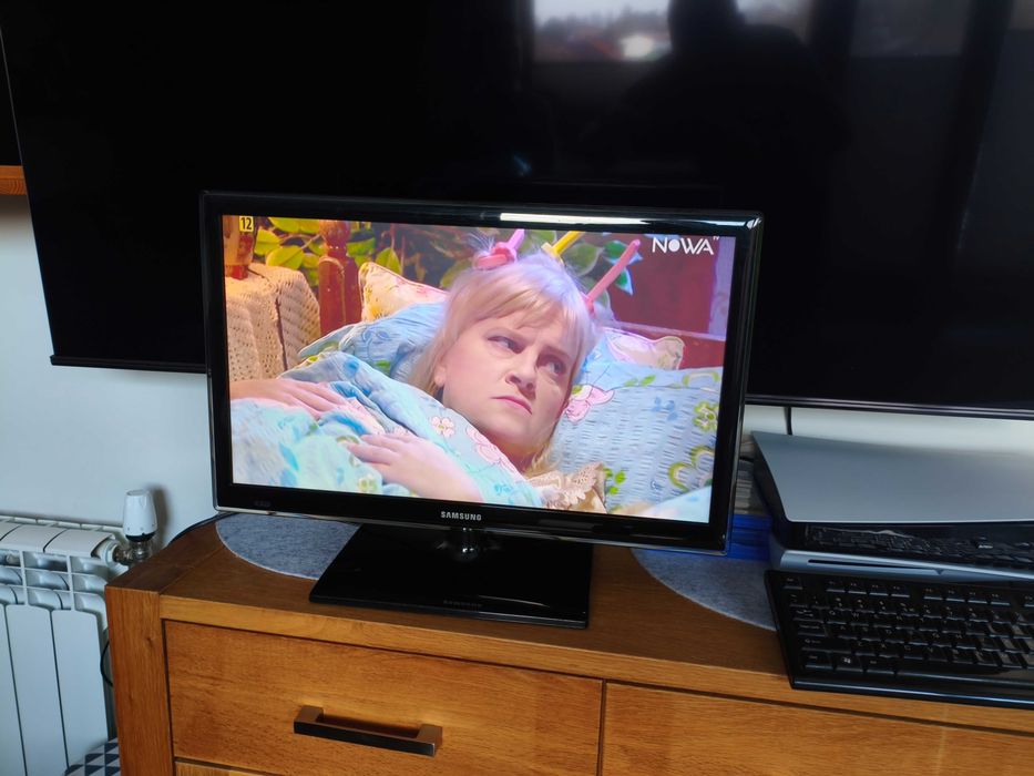 Telewizor LED 22 cale Samsung UE22ES5400 Full HD Smart TV Wi-Fi