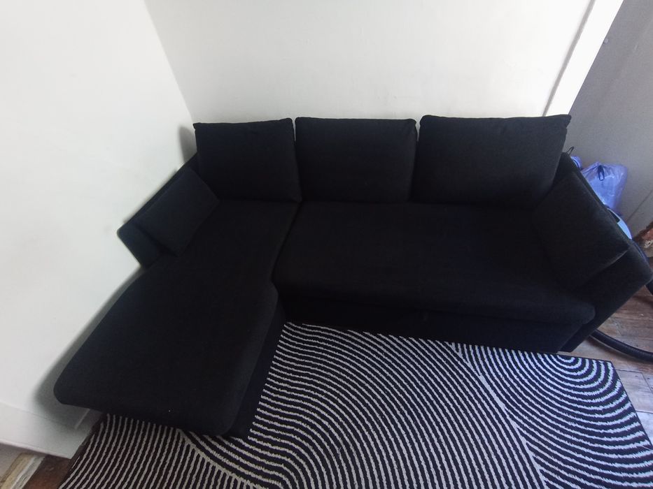 Sofá chaise longue com cama.