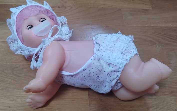 Lalka raczkująca na bateria