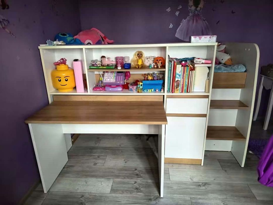 Łuzko piętrowe z biurkiem wolnostojacym