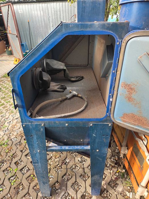 Piaskarka kabinowa z bocznym i czołowym załadunkiem 420l