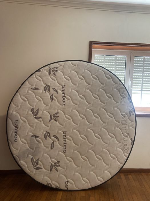 Colchão Redondo 180cm Diâmetro – Como Novo / Exclusivo