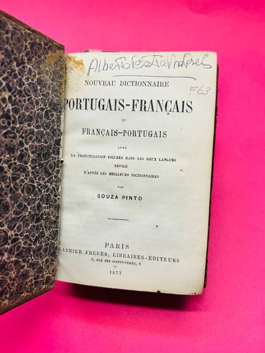 Nouveau Dictionnaire - Portugais-Français