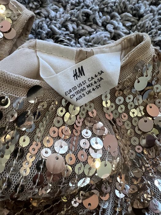 Сукня на дівчину фірми HM