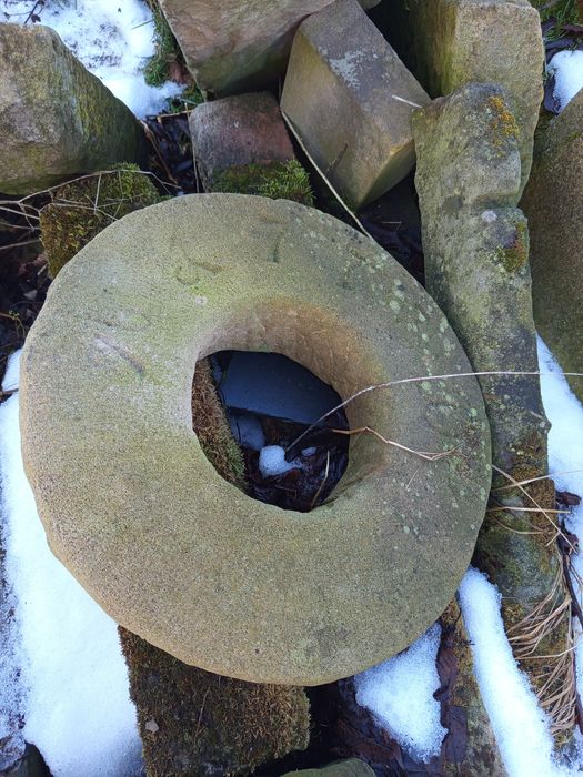 Kamienne okna piaskowiec