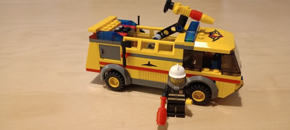 Lego CITY 7891 Lotniskowy wóz strażacki