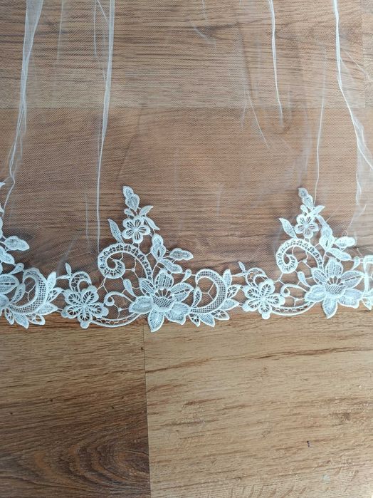 Długi ślubny welon