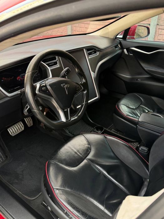 Tesla model S 85P