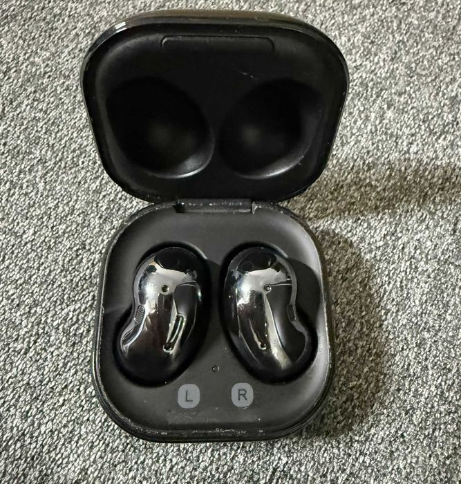 Бездротові навушники Samsung Galaxy Buds Live чорні