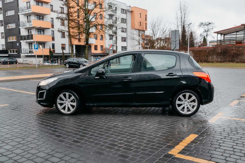 Peugeot 308 1.6 Hatchback 156 km Benzyna