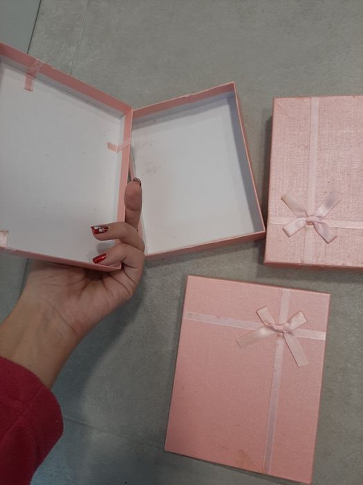 3 Pink Gift-Box-Shaped Boxes64376370366083121
