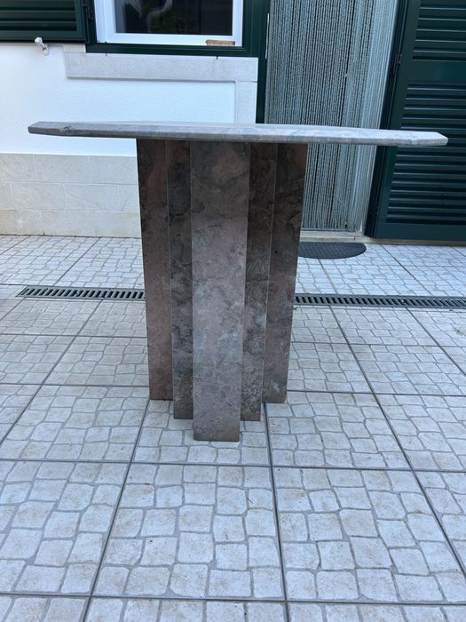 Vendo mesa toda em marmore.
