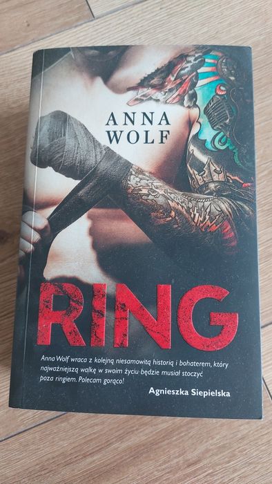 Ring Anna Wolf.    .