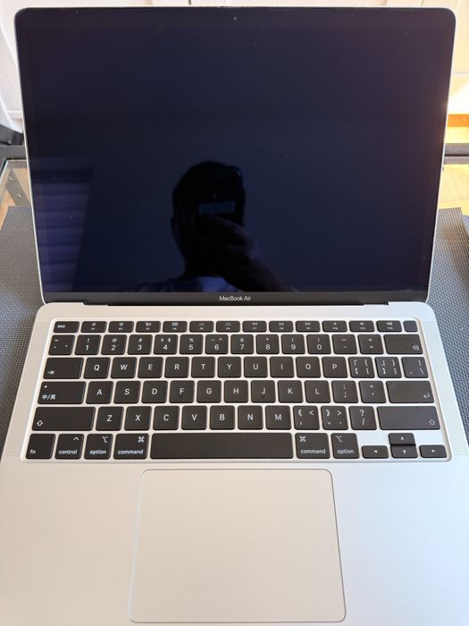 MacBook Air 13.3” — Intel Core i5 / 8GB RAM / 256GB SSD