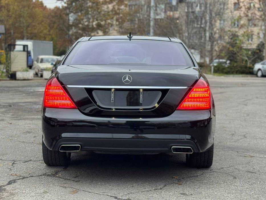 Mercedes-Benz S-Class 2012
