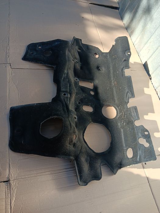 Suzuki Vitara III 2015- wygluszenie ściany grodziowej komory silnika