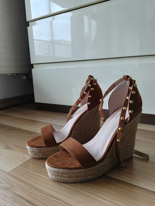Nowe buty/sandałki DeeZee na koturnie