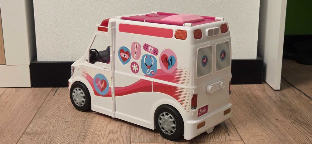 Ambulans Barbie.