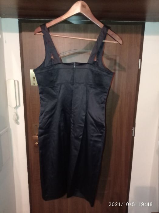 Czarna, błyszcząca sukienka r.38 15zl