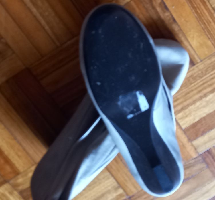 Sapatos com dobra, quase de graça.