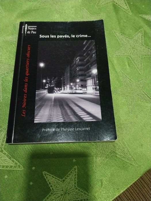 Sous les pavés, le crime. Portes incluídos em correio editorial