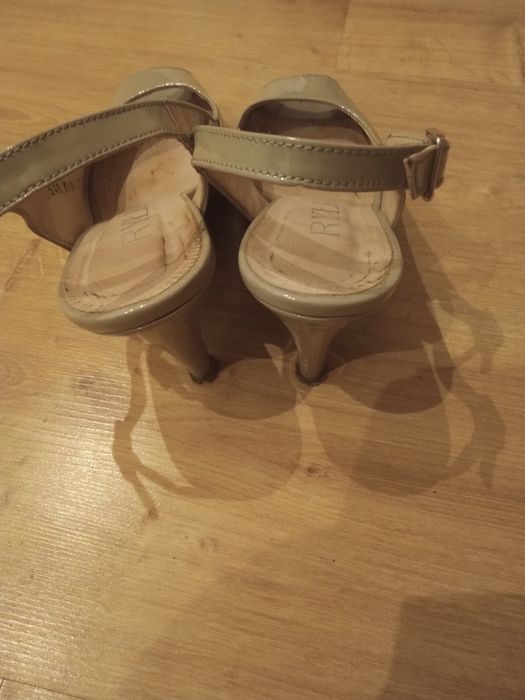 Buty damskie na obcasie Rylko r.37