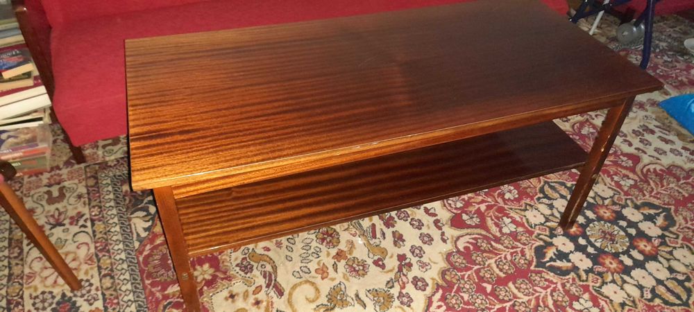 ława z czasów PRL, wysoki połysk