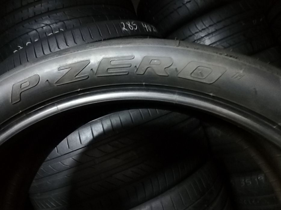 Pneus  235/35/20