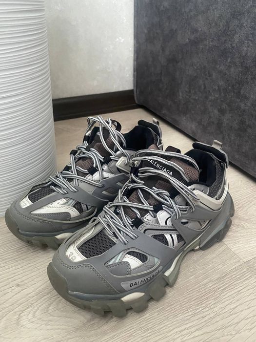 Balenciaga track 1
