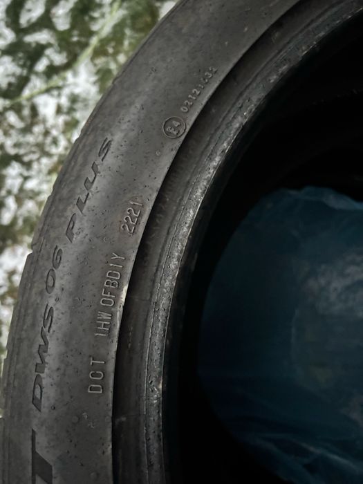 Продам  Continental 275/40/22 в отличном состоянии